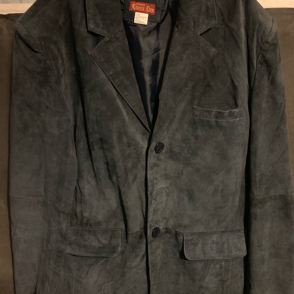Lion’s Den medium-gray tone suede sport jacket